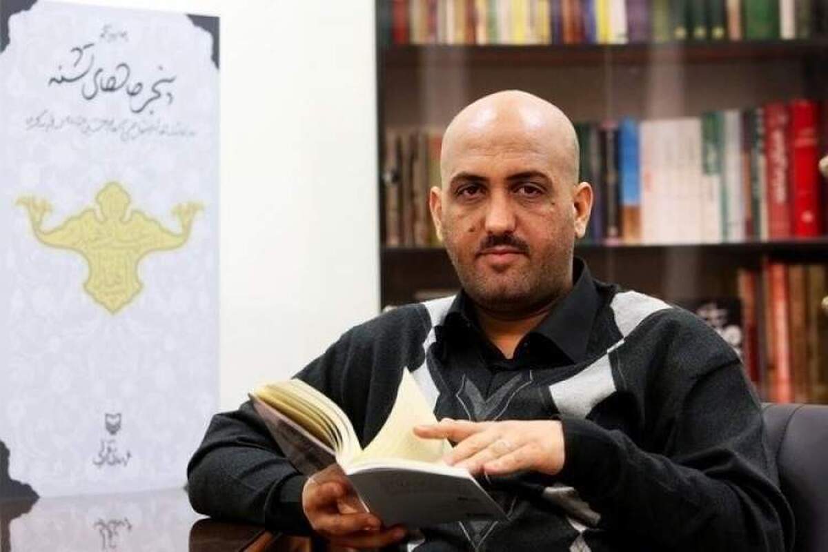نویسنده کتاب زندگی اینجاست:مهدی قزلی