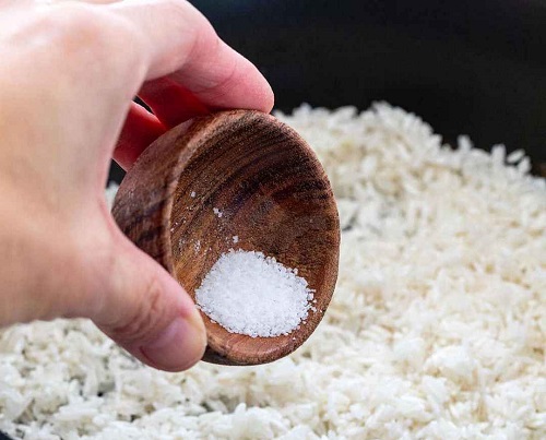 برنج بی نمک را چکار کنیم؟