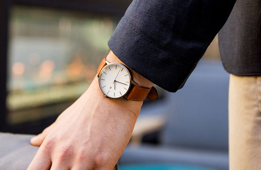 شیمیایی | دیجیتال وقتی هر دقیقه مهم است؛ راهنمای انتخاب ساعت مردانه برای شغل شما