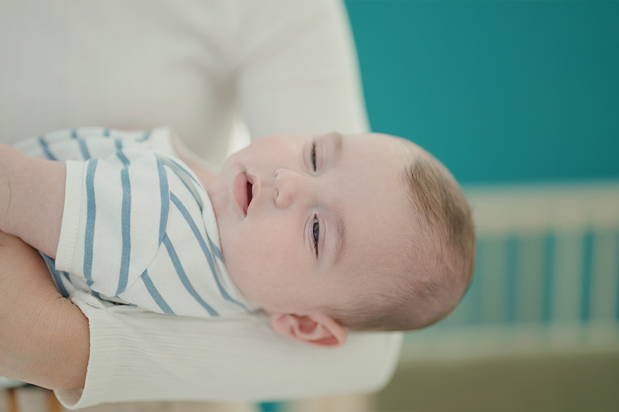 دلایل احتمالی کولیک نوزاد: چرا برخی نوزادان بیشتر کولیک دارند؟